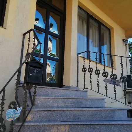 Holiday House *